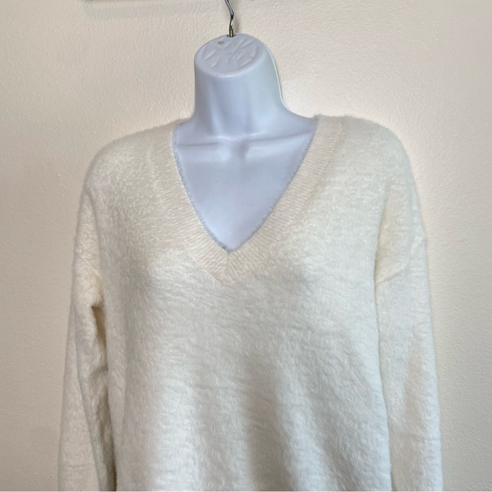 By Anthropologie Oversized Deep V-Neck Eyelash Tunic Ivory Sweater - Picture 4 of 5